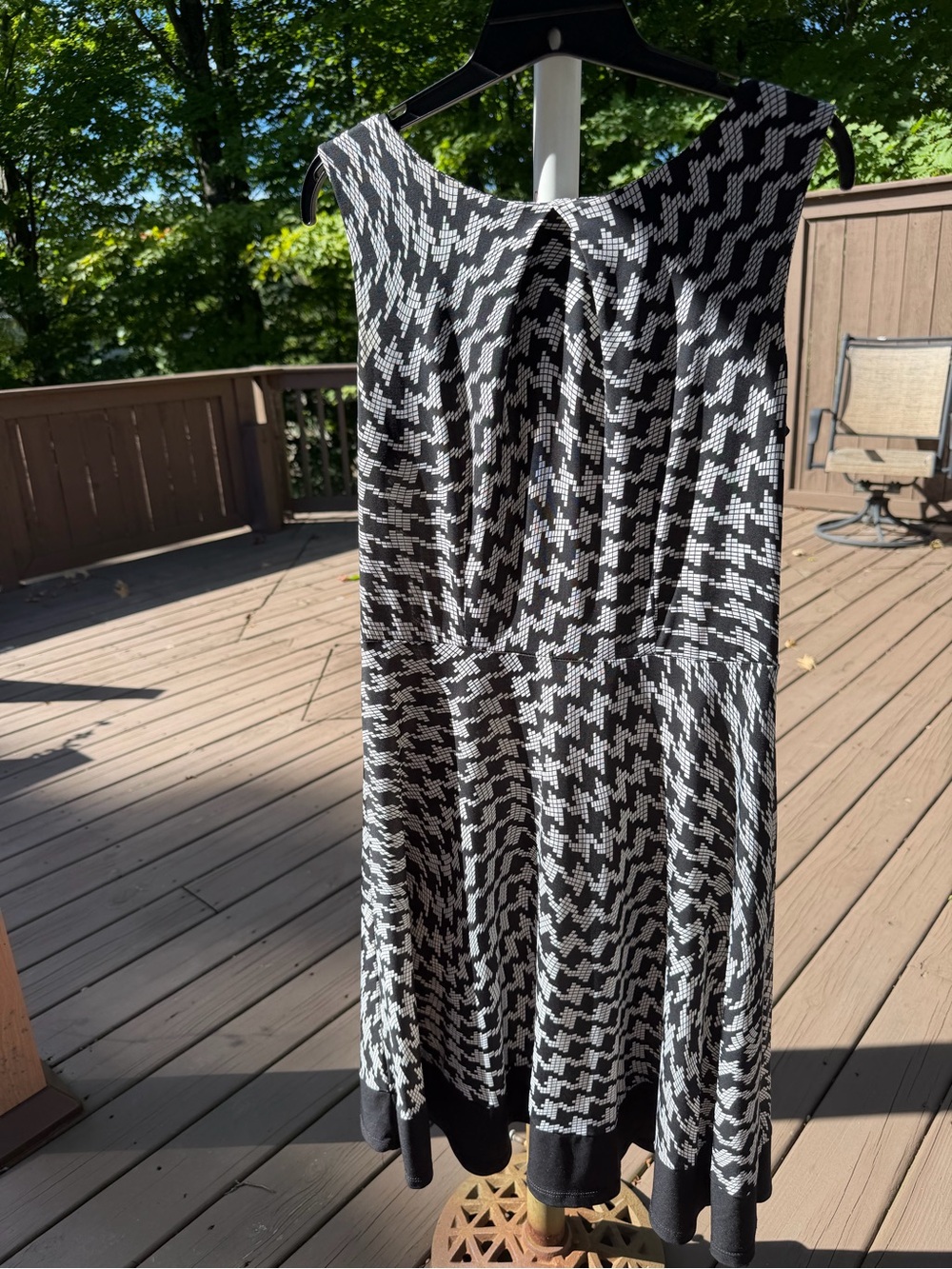 Sleeveless Black and White Patterned Dress